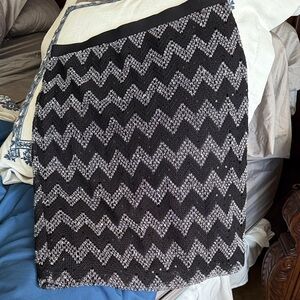 Sunny Leigh Black and White Chevron Pencil Skirt sequins large lined STRECH